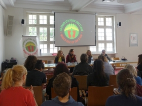 Foto und Text: https://anfdeutsch.com/frauen/frauenveranstaltung-zu-efrin-in-hamburg-4192